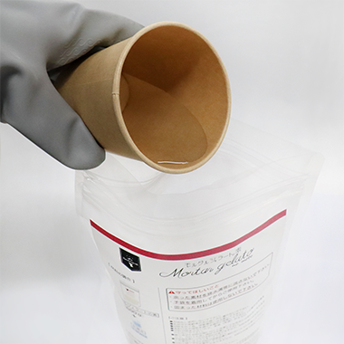 水を入れて、振って混ぜるだけ!